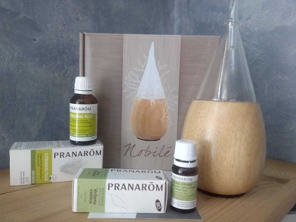 Aromaterapia_difusor y aceites_apoteca.jpg Aromaterapia_difusor y aceites_apoteca