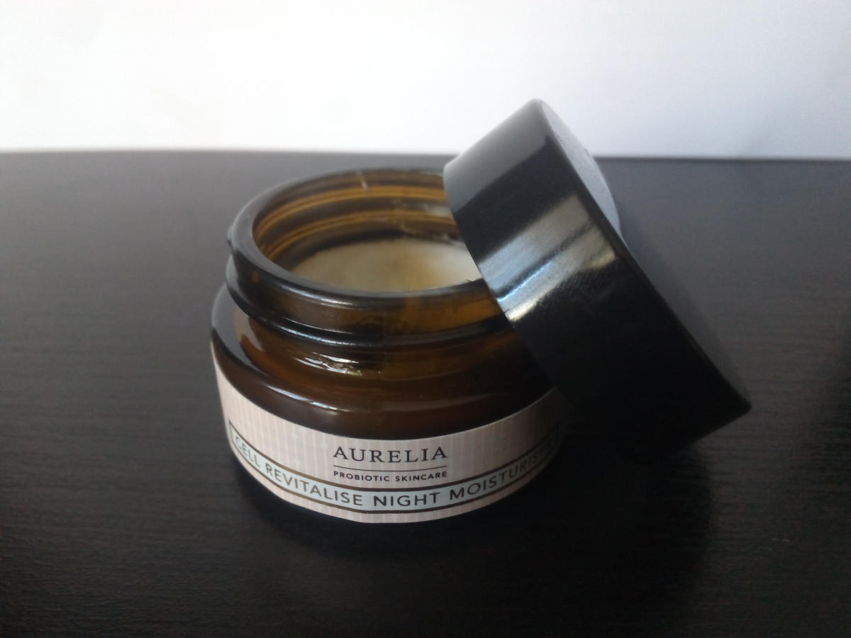 Aurelia_crema noche_contenido.jpg Aurelia_crema noche_contenido