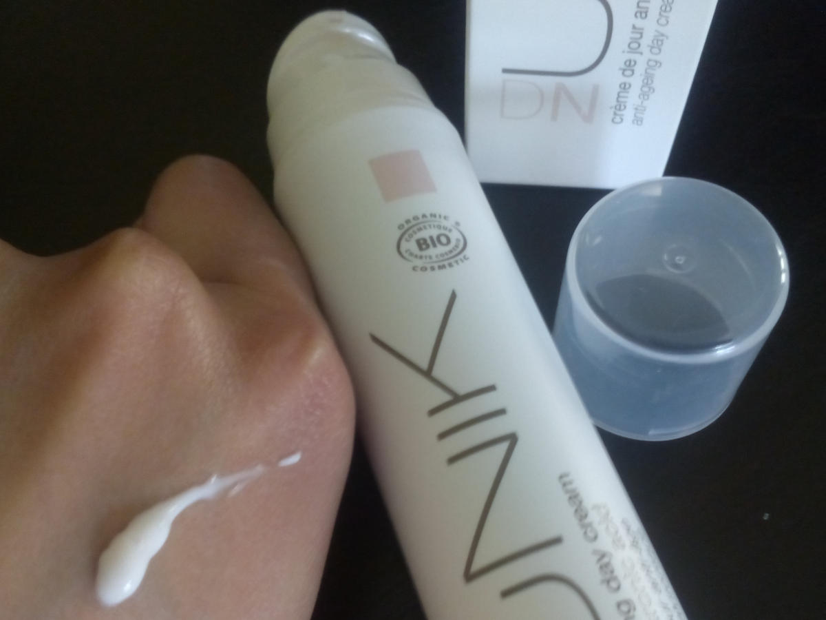 DN Unik_crema antiedad_textura.jpg DN Unik_crema antiedad_textura