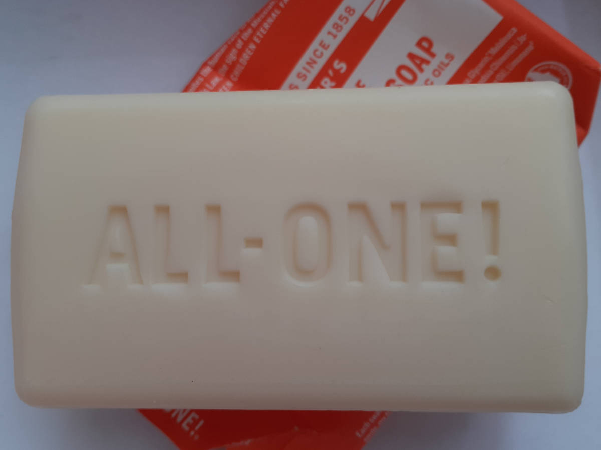Dr Bronner_Jabon arbol te_textura.jpg Dr Bronner_Jabon arbol te_textura