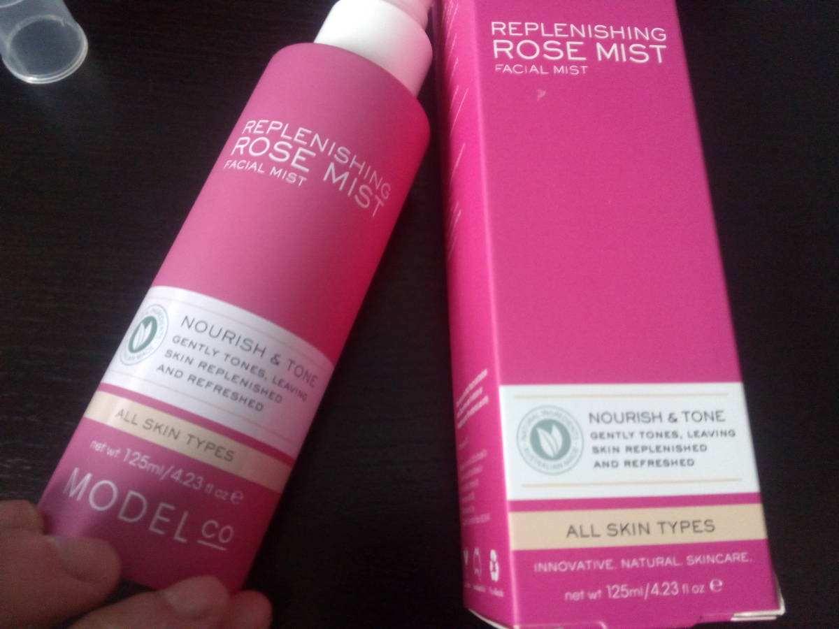 Model CO mist facial 1.jpg Model CO mist facial 1