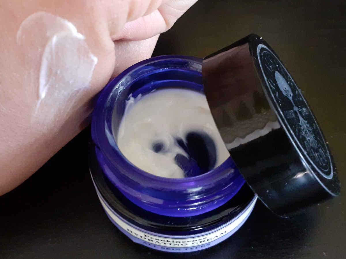 Neal Yard_crema facial_textura.jpg Neal Yard_crema facial_textura