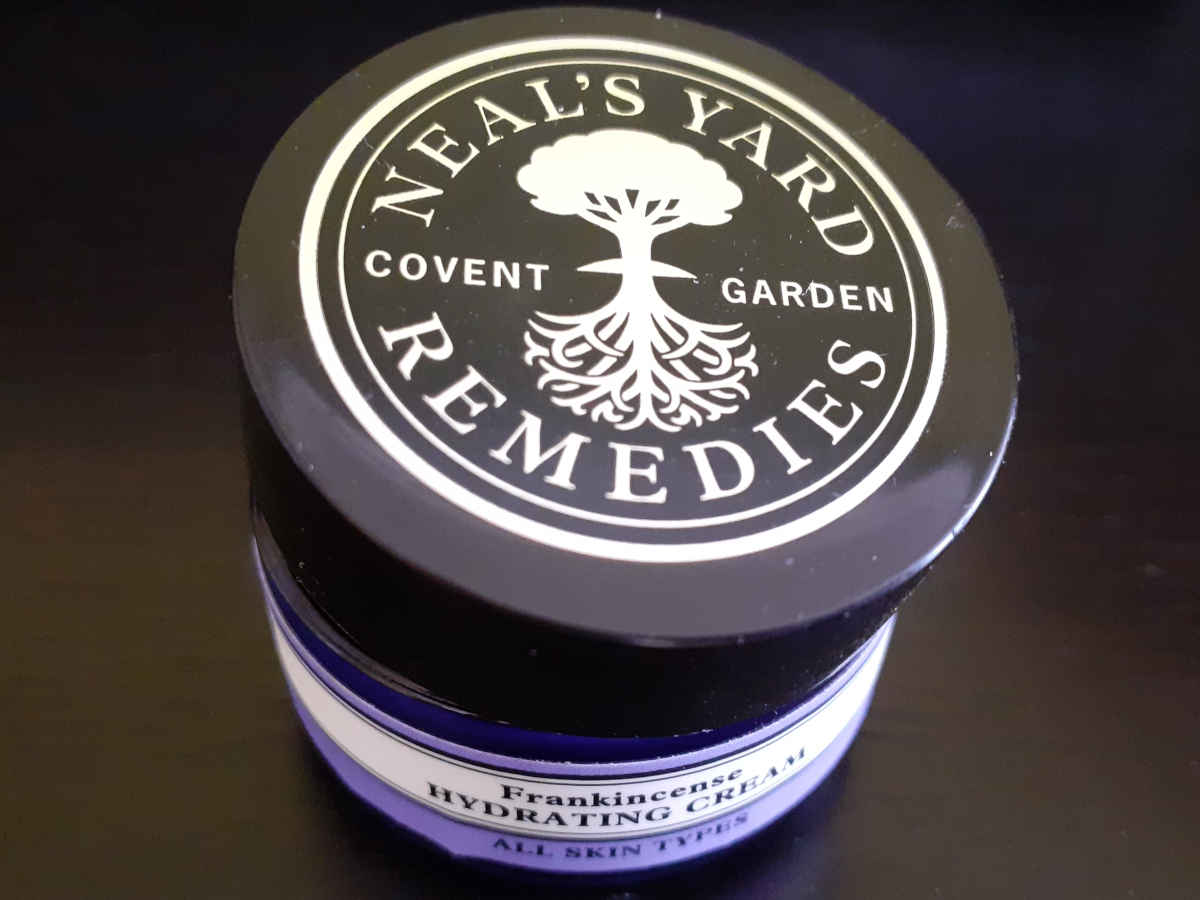 Neal Yard_crema facial_top.jpg Neal Yard_crema facial_top